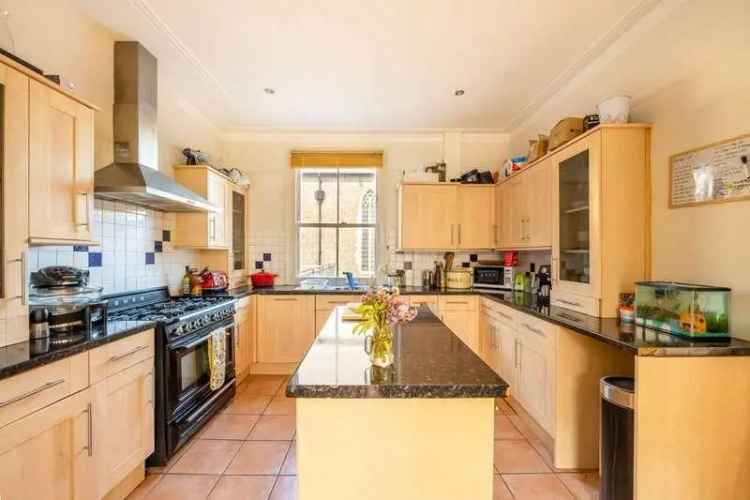 3 bed flat for sale