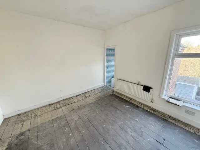 2 Bed Mid Terrace House with En-Suites and Garage Near Crewe Station