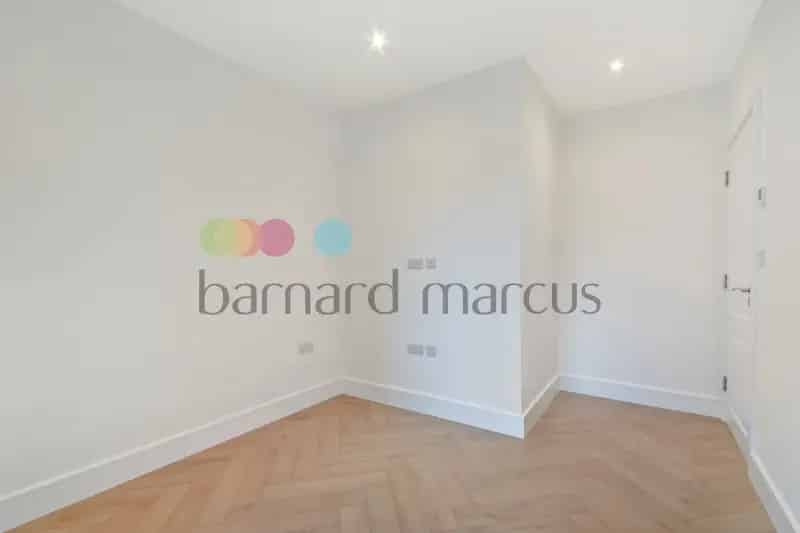 Newly Built One Bedroom Flat Near East Croydon Station