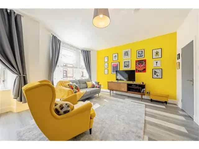 2 Bedroom Flat for Sale - Spacious Apartment with Modern Amenities