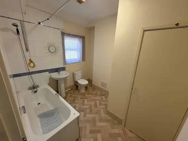 2 Bedroom Apartment near M4 Swansea
