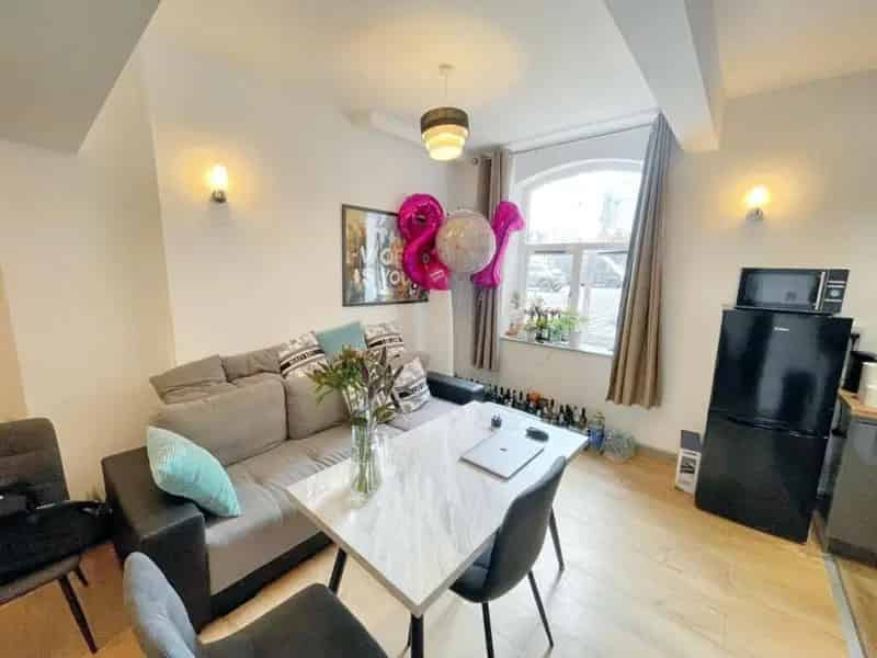 2 Bedroom Apartment House to Rent