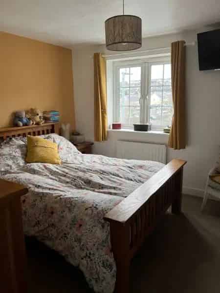 2 Bedroom Semi Detached House with Shower Room