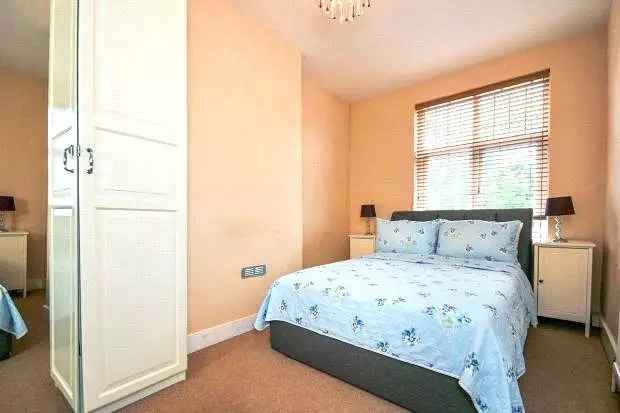 Flat for sale in Croydon Road, Beckenham BR3