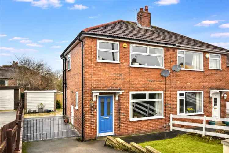 House For Sale in Leeds, England