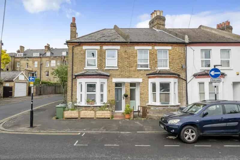 Two Bedroom Period Home Near Forest Hill Station
