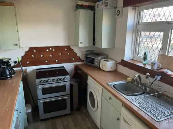 4 Bedroom House Near Train Station and M25