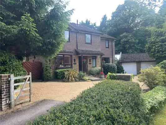5 Bedroom Family Home Cobham Surrey
