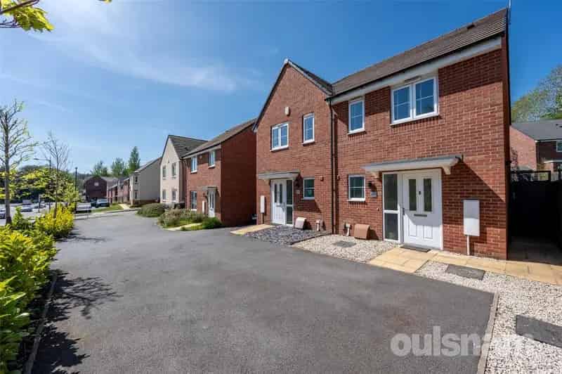 2 Bedroom Semi-Detached House for Sale