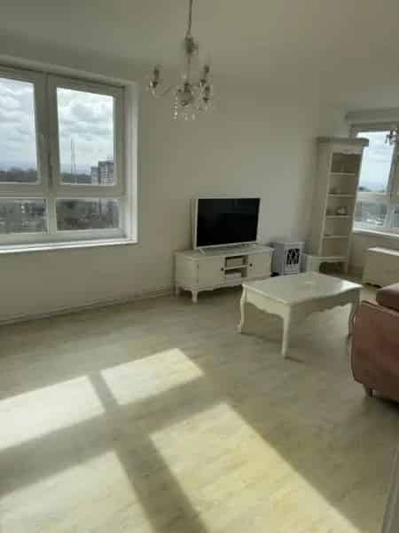 Bright 2-Bed Flat London Amazing Views Secure Tenancy Swap