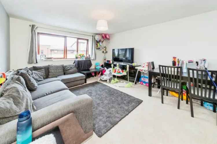 Spacious 2-Bed Apartment Near Three Bridges Station