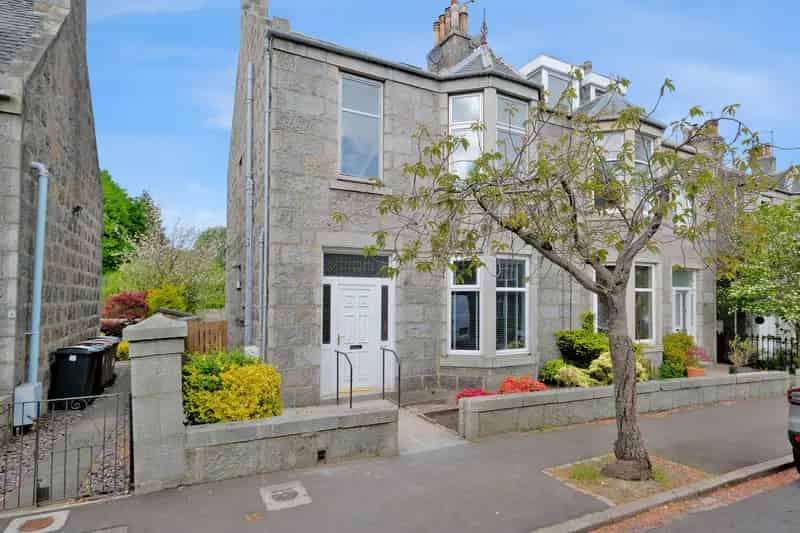 Ferryhill Self Contained Lower Flat Modernized and Upgraded