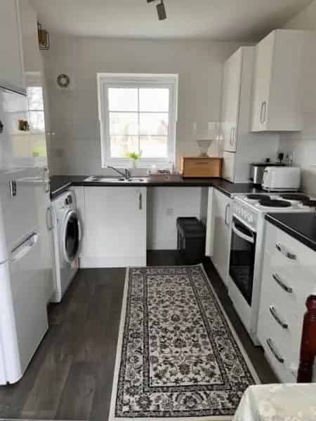 2 Bed Flat New Build Free Parking Communal Garden