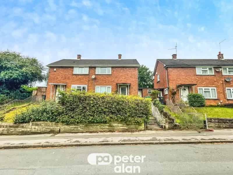 2 Bedroom Semi-Detached House Near A48 & M4
