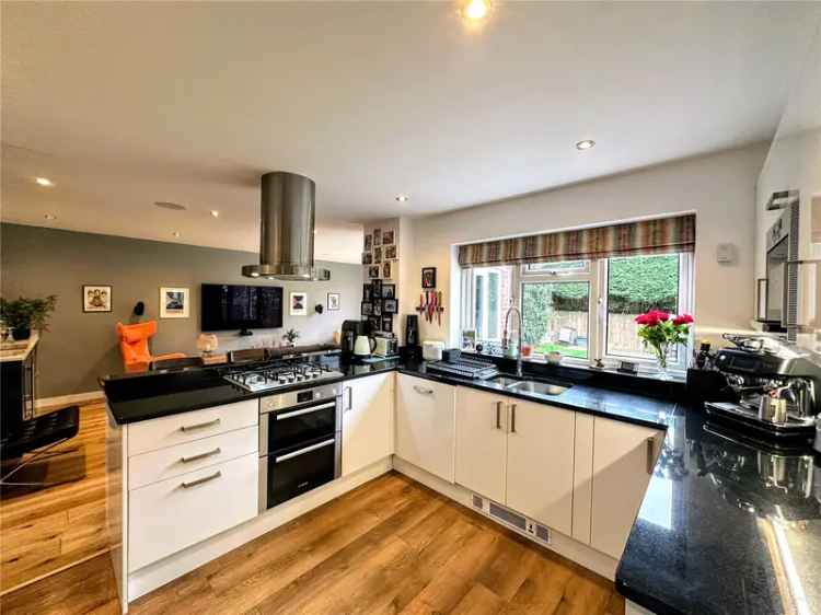 Link Detached House for sale with 3 bedrooms, Oakfield Drive Reigate