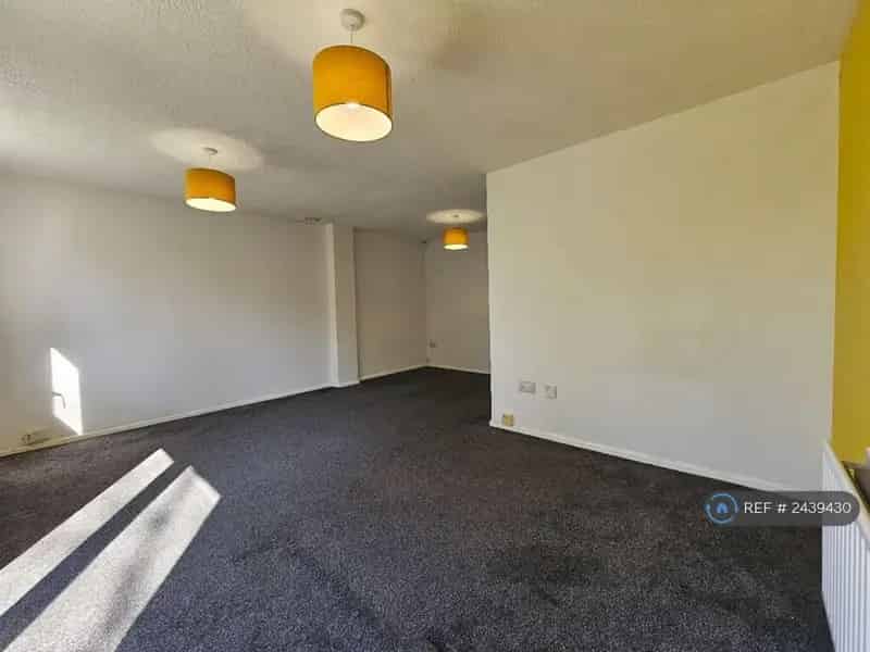 3 bedroom semi-detached house