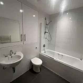 1 Room Studio Flat Manchester 39m² Furnished Balcony Concierge