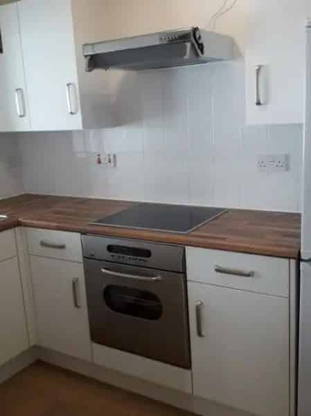 2 Bed 8th Floor Flat Solent Views New Kitchen & Bathroom