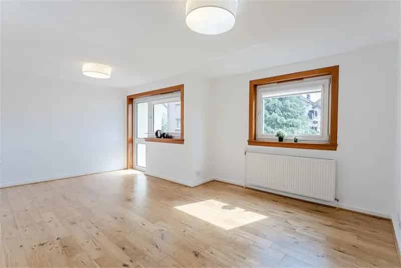 2 Bed Flat Others with 1 Reception Room