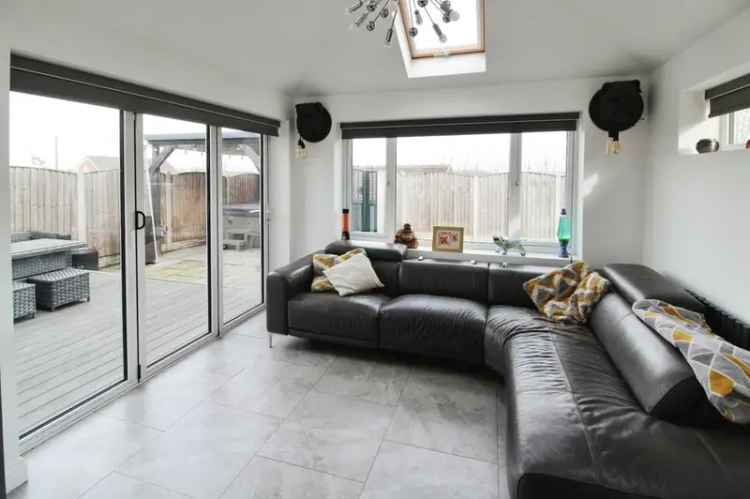 3 Bedroom Semi Detached House For Sale Glasshoughton West Yorkshire