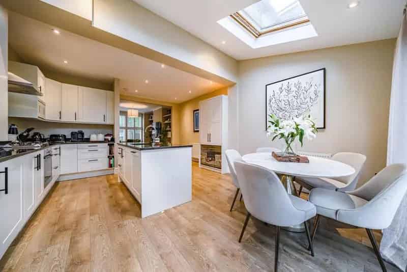 Extended Period Home Three Double Bedrooms Two Bathrooms Private Garden