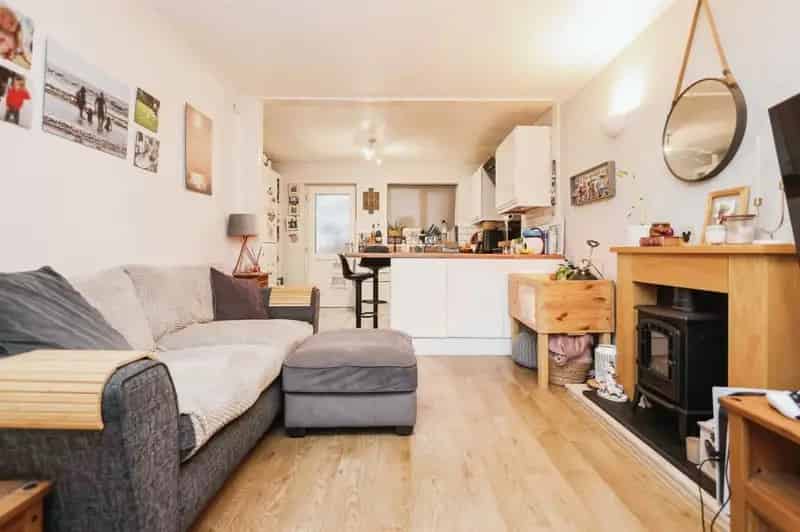 2-Bedroom House with Conservatory and Garage