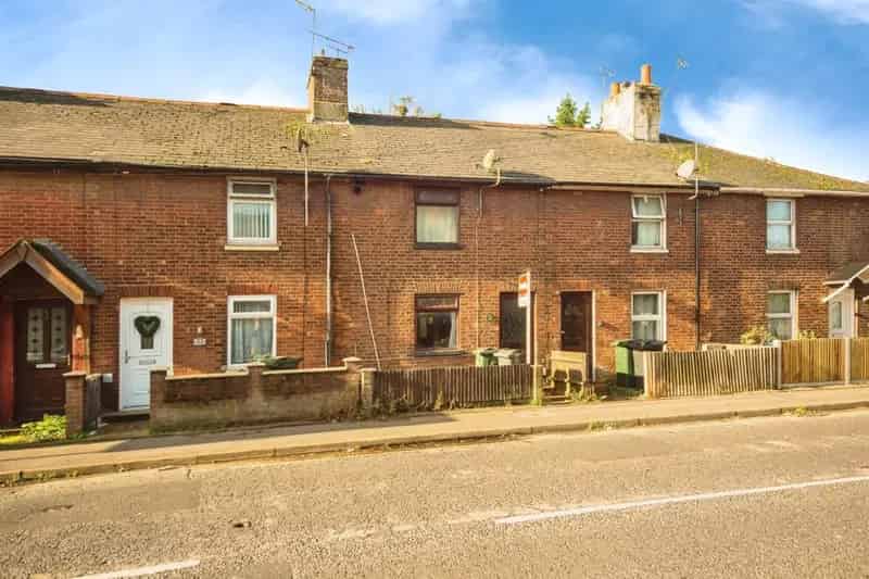 Two Bedroom Mid Terrace House Ashford Kent Chain Free
