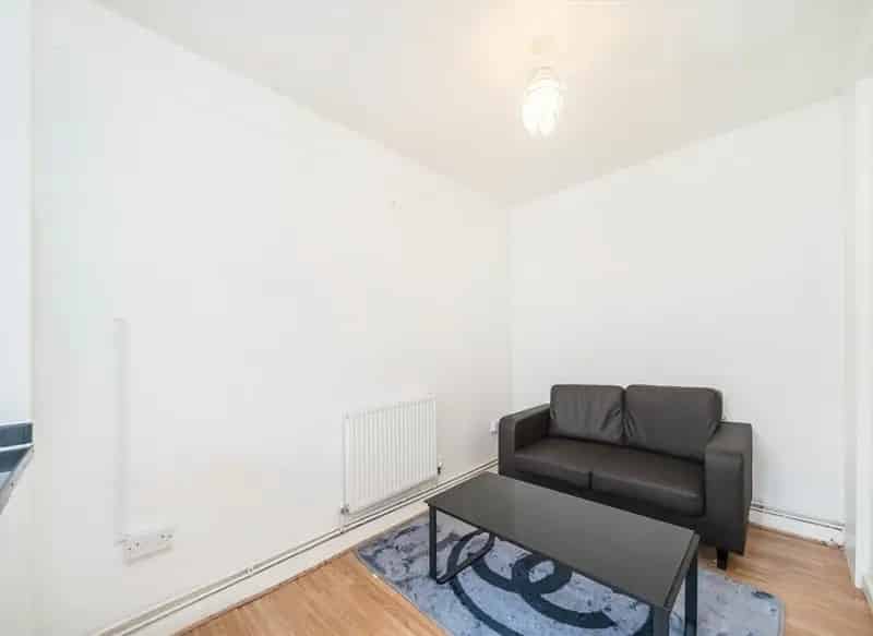 Chain Free Double Bedroom Apartment Near Kilburn Park Station