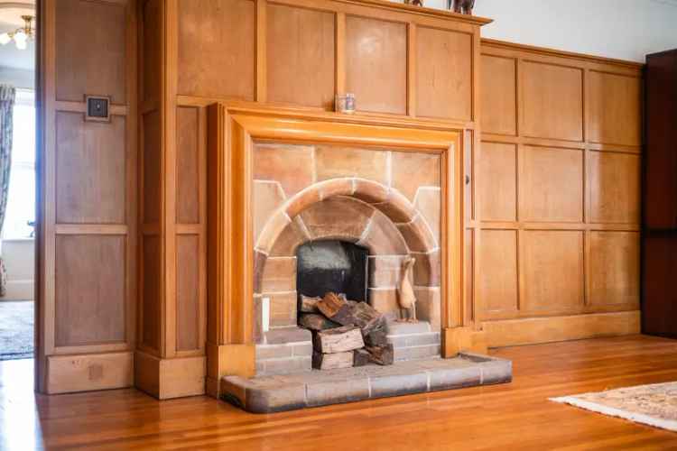 5 Bedroom Detached House for Sale in Chilcomb Winchester