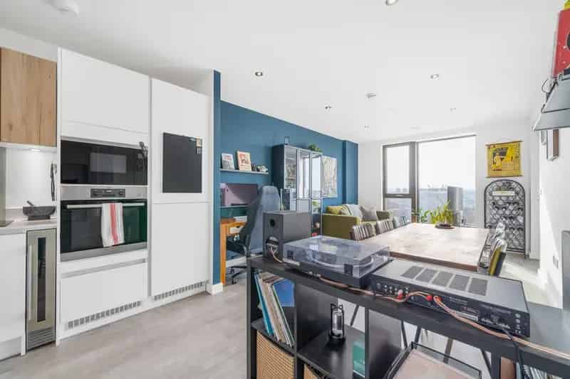 1 Bedroom Apartment Brixton Stockwell Clapham Triangle South Facing Terrace