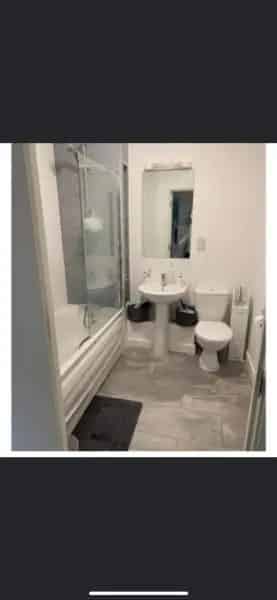 1 Bed Ground Floor Flat Borehamwood Wheelchair Accessible Parking Garden