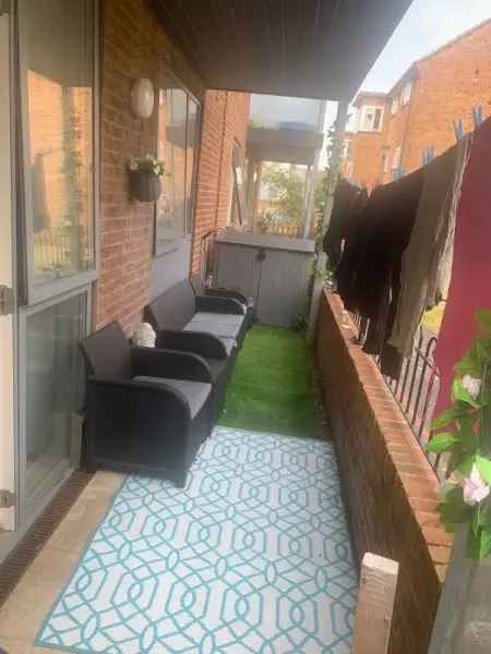 Flat For Rent in Hertsmere, England