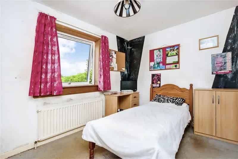 3 Bed Detached Bungalow in Carnock with Garage and Garden