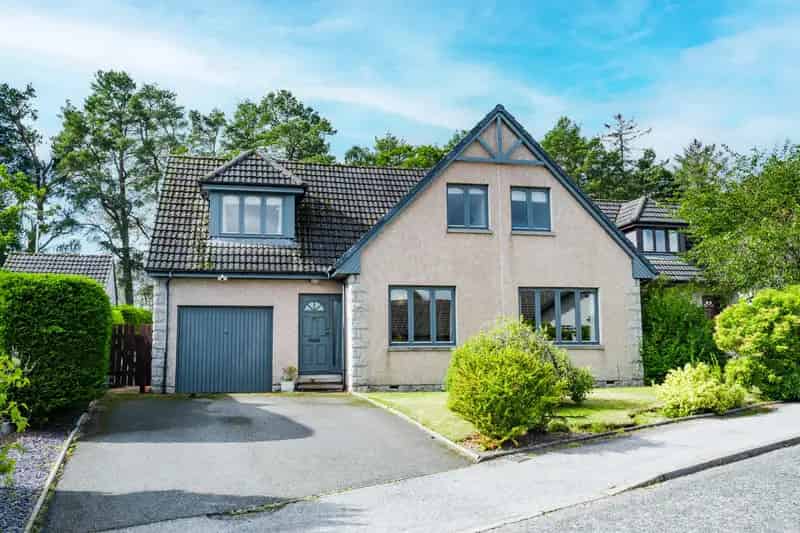 4-Bedroom Detached House for Sale - Family Home