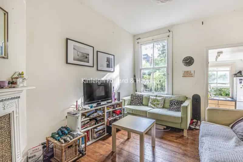 Four Bedroom Period Conversion Apartment near Muswell Hill Broadway