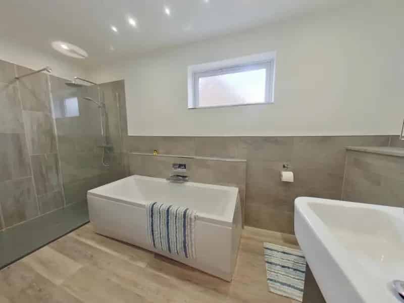 4 Bed House for Sale Down End Near Cams School