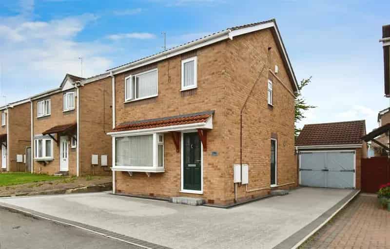 3 Bedroom Detached House for Sale in Sutton