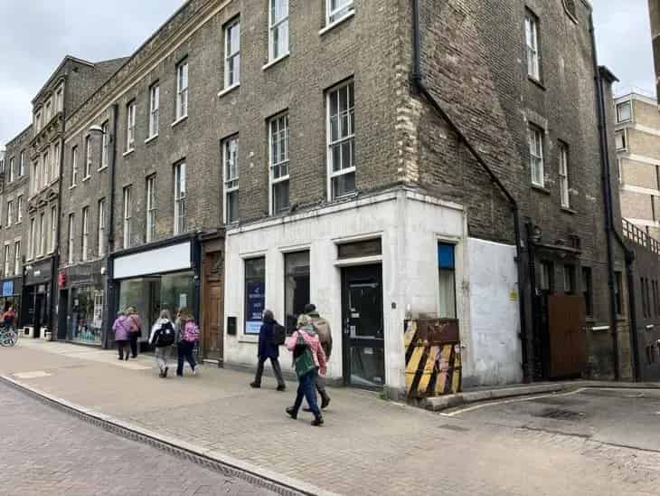 Retail Unit on Sidney Street - Prime Location Near Sainsbury's