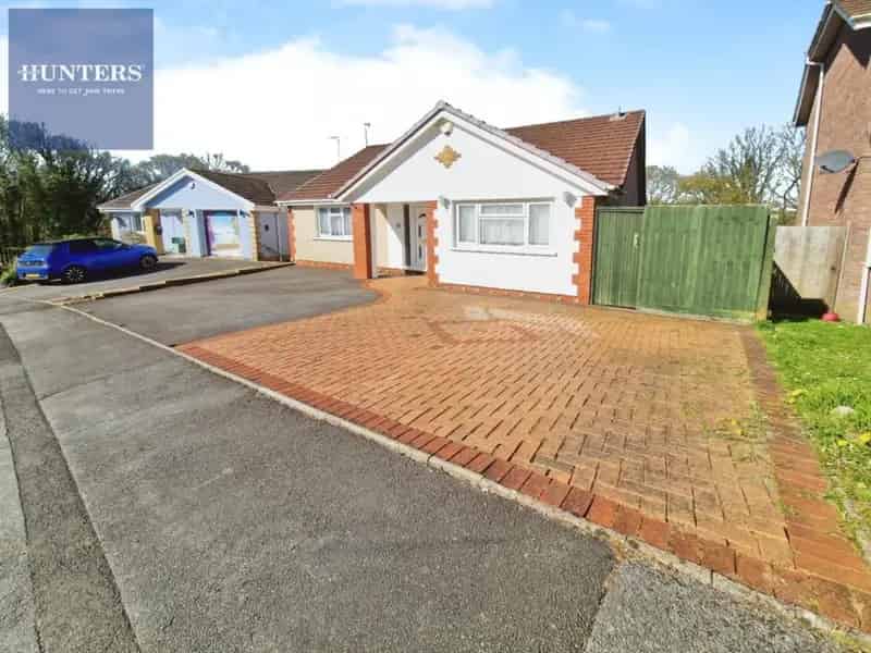 5 Bed Detached House For Sale