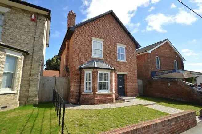 Four Bedroom Family Home in Sible Hedingham with Private Garden and Parking