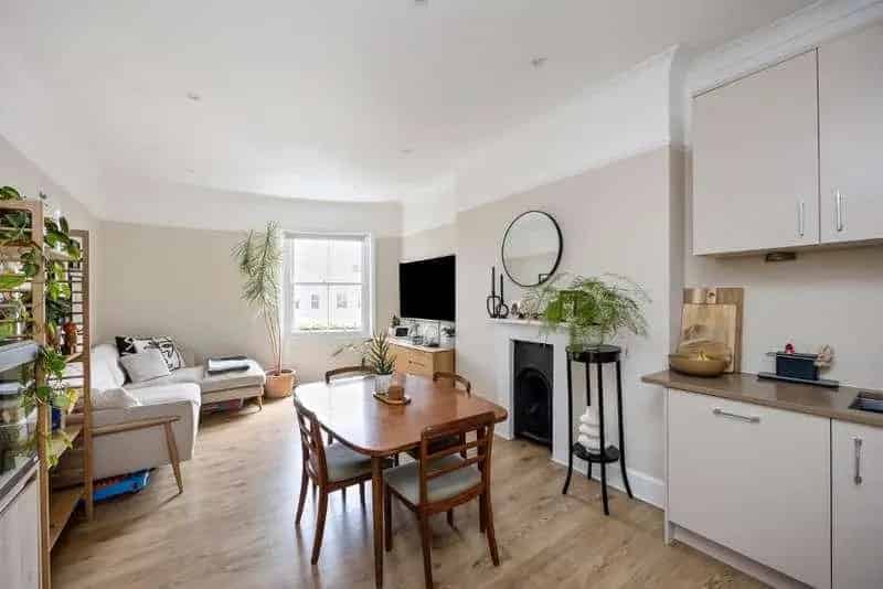 2 Bed Flat for Sale in Hove near Seafront