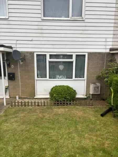 Large Family House New Kitchen Two Double Rooms Garden