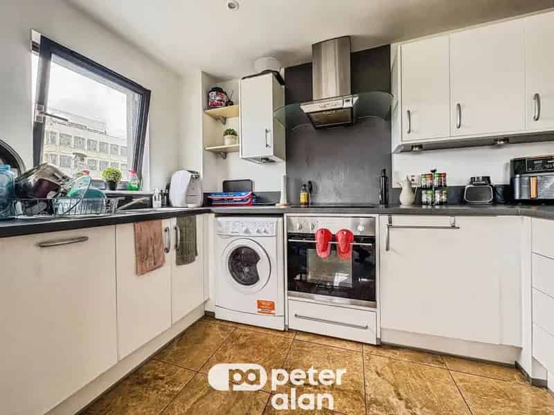 2 Bedroom City Centre Apartment - Fully Furnished