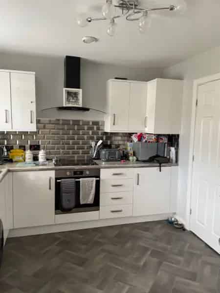 Large New Build Near Bramley Centre 2 Double Bedrooms South Facing Garden