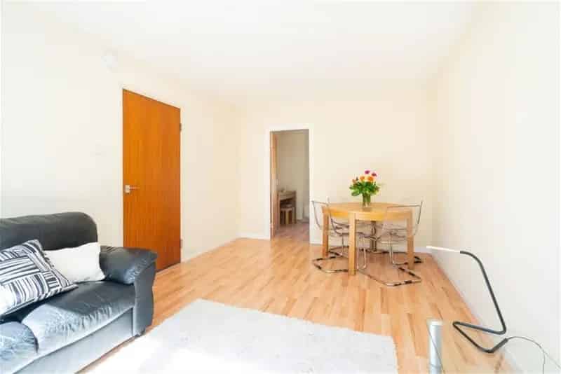 3 Bed Flat - Ground Floor with 1 Reception Room