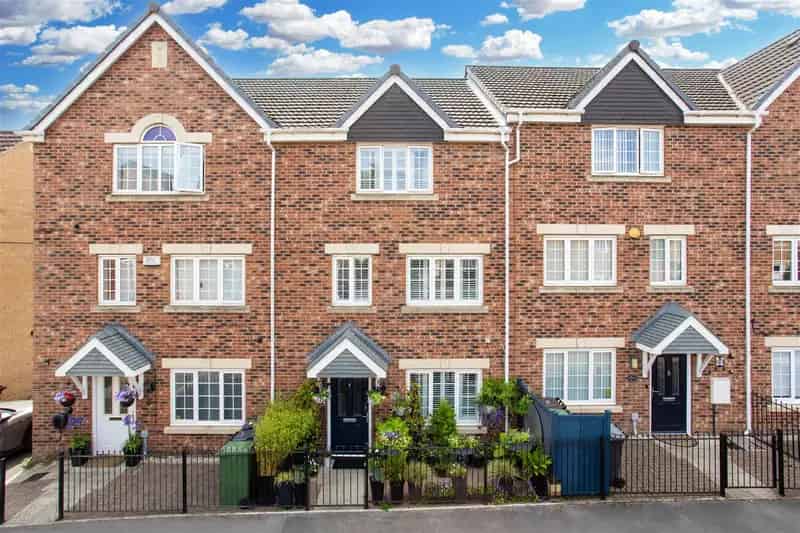 4 Bedroom Townhouse for Rent