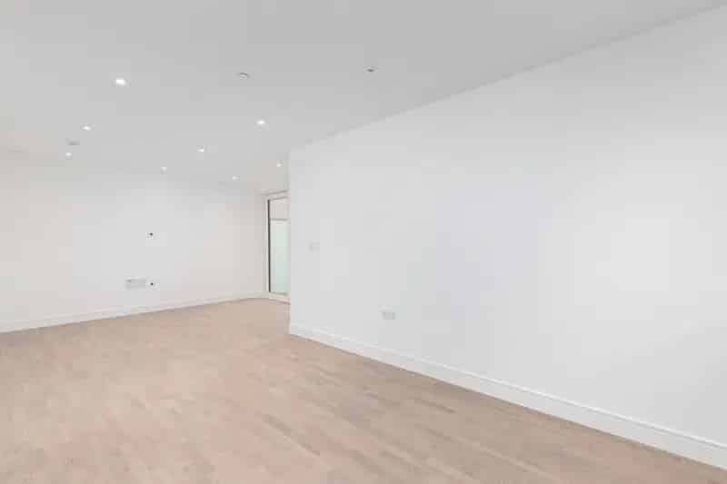 2 Bedroom Flat for Sale Battersea Reach
