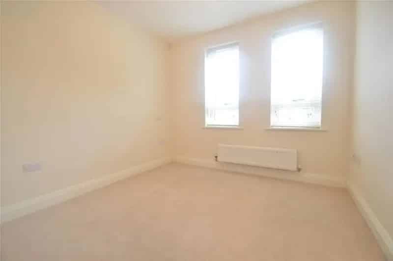 2 Bed 2 Bath Apartment Boulters Meadow Maidenhead No Onward Chain