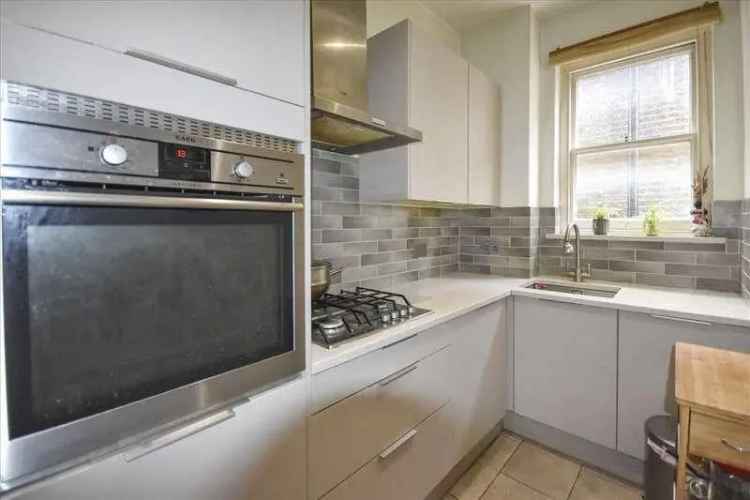 2 Bed Flat for Sale Chiswick High Road Private Terrace