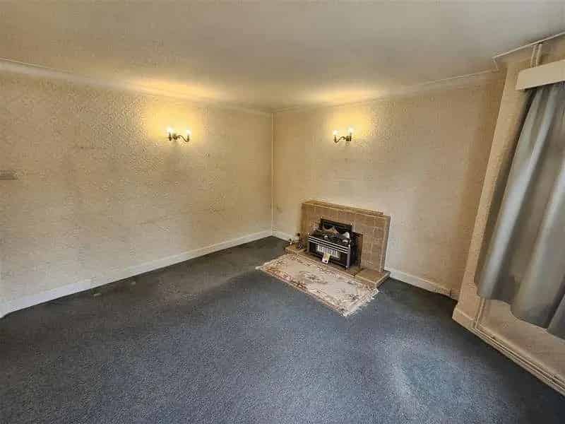 4 Bed House For Sale - In Need Of Modernisation